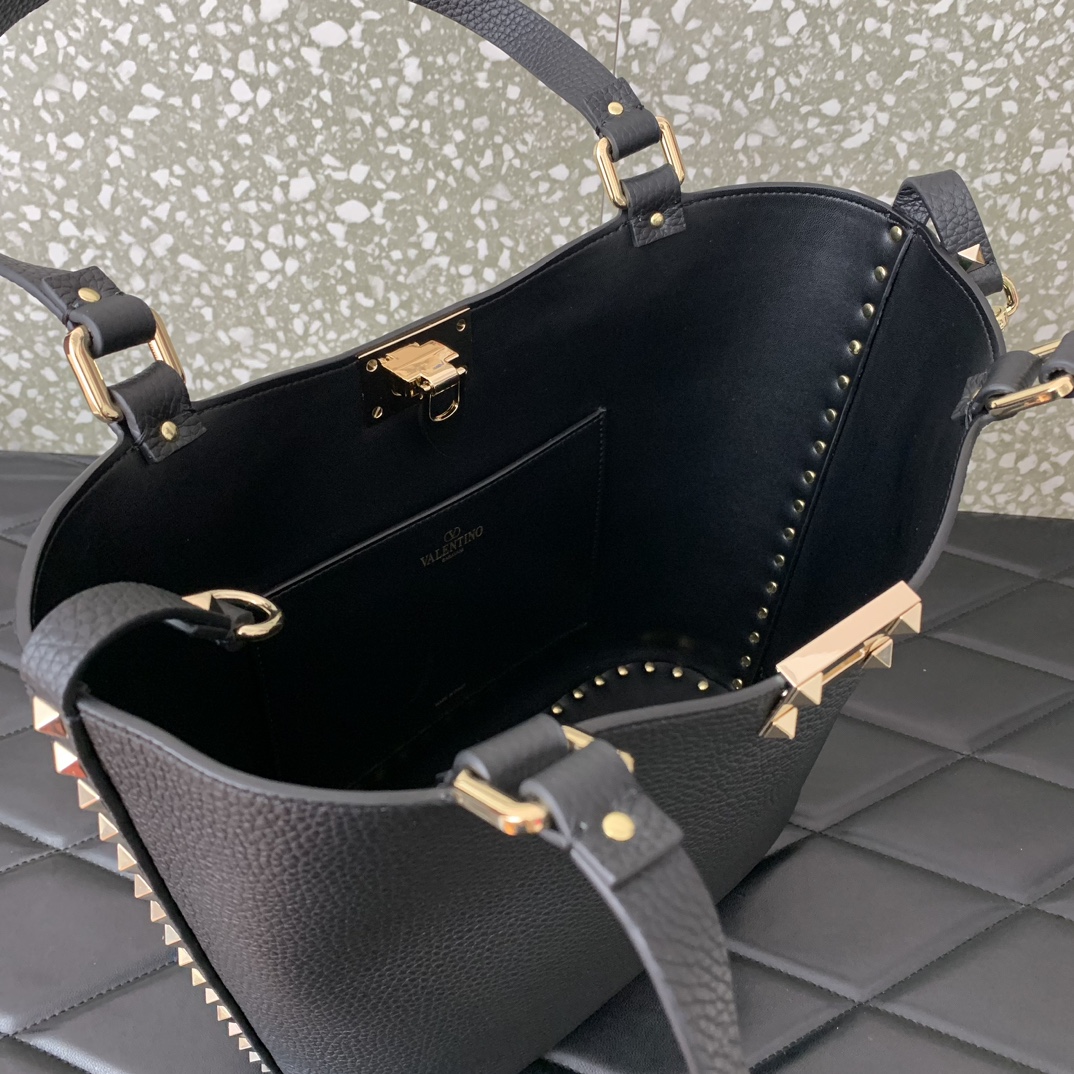 Valentino Garavani Rockstud Shoulder Bag in Black Grainy Calfskin